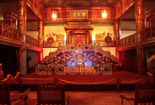 Duyet Thi Duong - Royal Theater