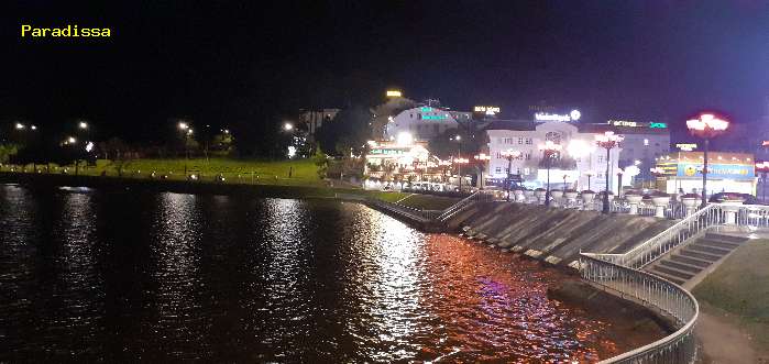 Walking tour around Xuan Huong's Lake in central Da Lat Vietnam