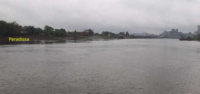 The Kinh Thay River between Thuy Nguyen District of Hai Phong Province and Kinh Mon Town of Hai Duong Province